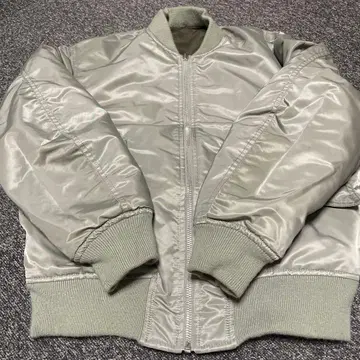 유니클로 MA-1 자켓 L 사이즈 그레이색 올리브색