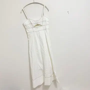 란다 스티치 디자인 컷 아웃 원피스