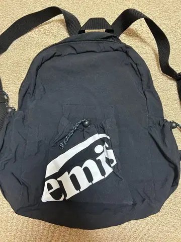 emis 럭색 백