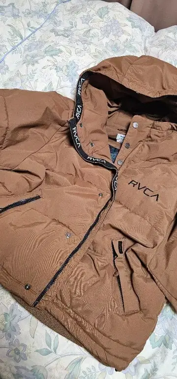 RVCA 후드 부착 브라운 다운 자켓
