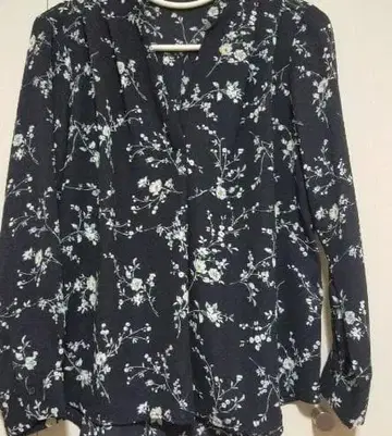 꽃무늬 블라우스 보태니컬 무늬 블랙