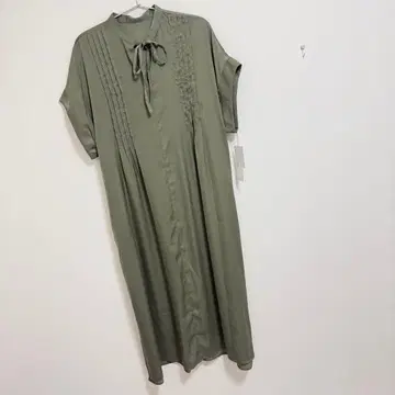 앤디콜 여름에 딱 맞는 시원한 소재 핀턱 프렌치 슬리브 원피스