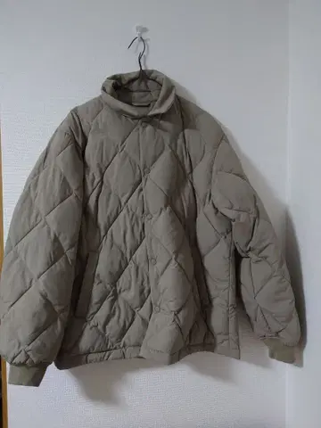 유니클로 퍼프 테크 퀼팅 자켓 베이지