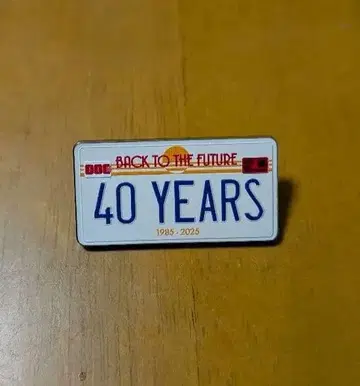 백 투 더 퓨처 40주년 핀 배지