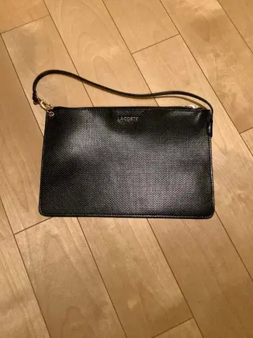 LACOSTE 메쉬 클러치백 블랙