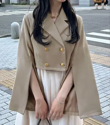 골드 단추 2way 슬릿 슬리브 숏 자켓