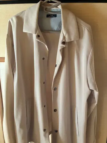 나일론 자켓과 슬림핏 팬츠 세트