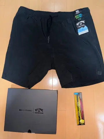 Billabong 블랙 숏팬츠 M 사이즈 Megabass 콜라보