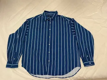 파랑과 화이트 스트라이프 긴팔 셔츠
