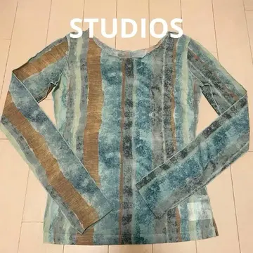 STUDIOUS 아트 스트라이프 스킨 탑