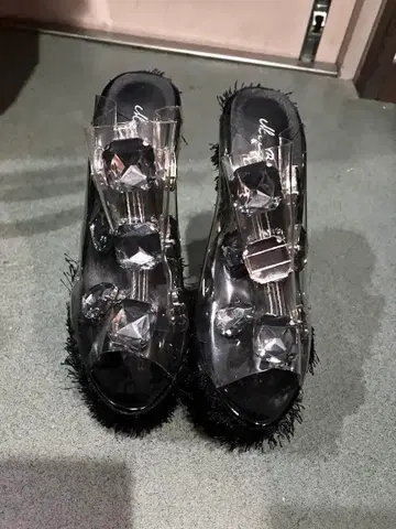 비쥬 장식 한국 하이힐