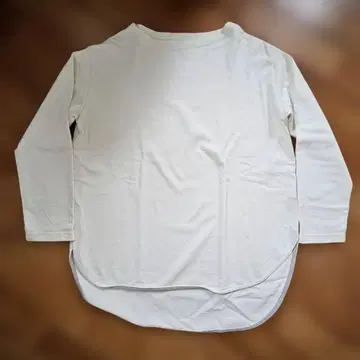 tumugu: 아이보리 긴팔 티셔츠