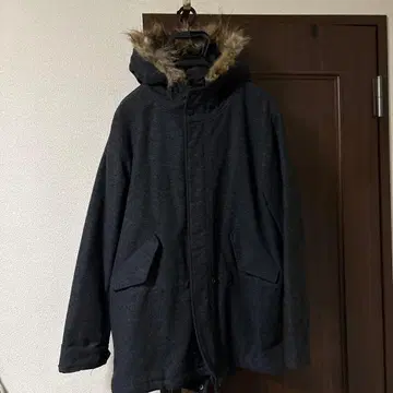 BEAMS 다크 그레이 모즈 코트