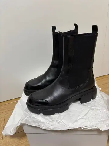 PELLICO SUNNY 사이드 고어 부츠 블랙 가죽 통굽