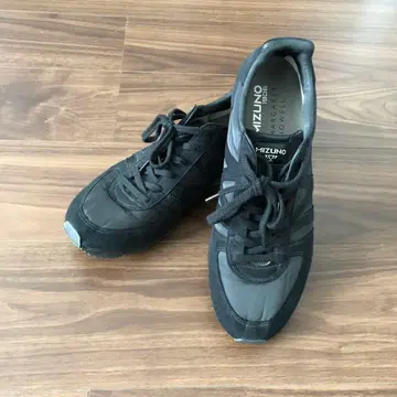 MARGARET HOWELL MIZUNO 스니커즈