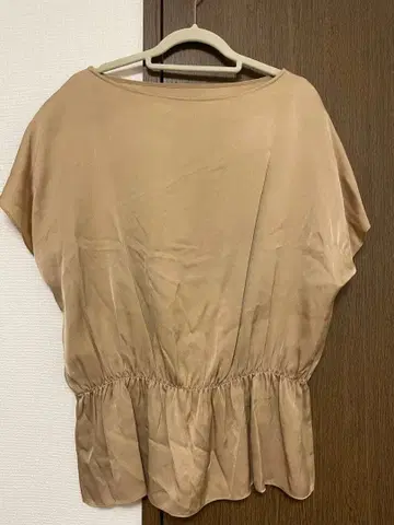 Ballsey 베이지 실크 소재 반팔 셔츠