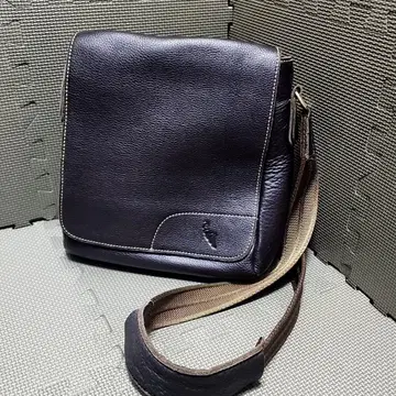 PAUDY 다크 브라운 가죽 숄더백