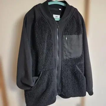 새상품급 유니클로 x 화이트 마운티니어링 보아 플리스 자켓 L