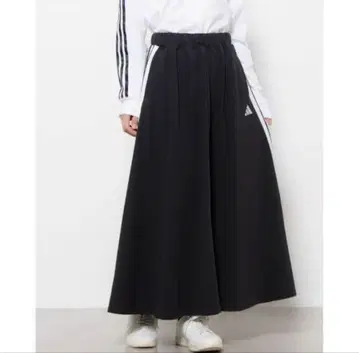 adidas 블랙 플레어 스커트