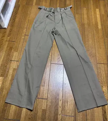 VILLAGE 베이지 슬랙스 허리 벨트 포함