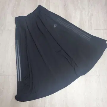 adidas 아디다스 쓰리 스트라이프 롱 플레어 스커트