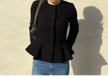 퍼 달린 페플럼 자켓 블랙