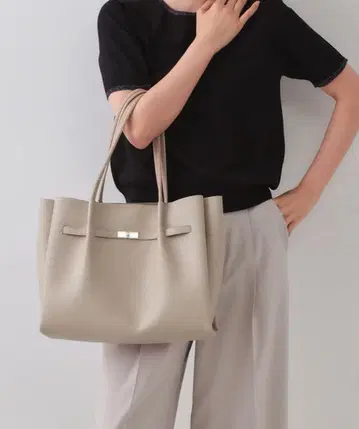 OPAQUE.CLIP 프론트 벨트 디자인 토트백