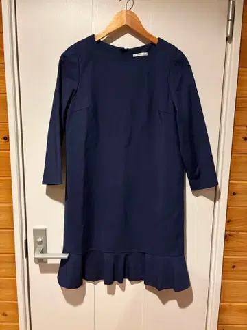 네이비 프릴 밑단 7부 소매 원피스