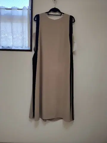 택 포함 새상품 슬리브리스 드레이프 원피스 베이지