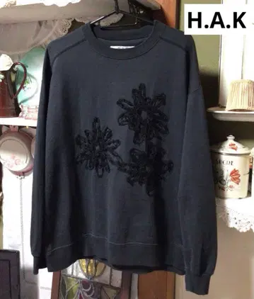 H.A.K 오너먼트 플라워 트레이닝복