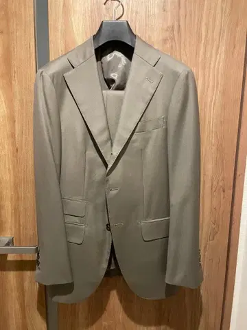 미사용 새상품 쉽스 수트/도멜 원단 그레이 카키/46