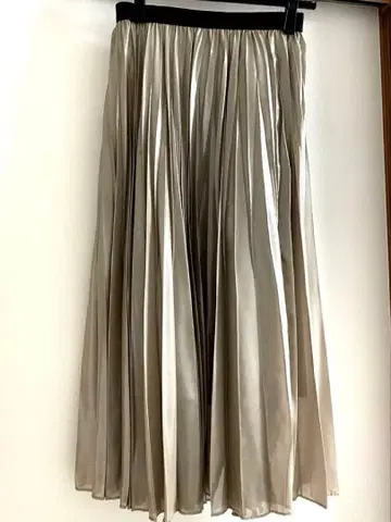 RADIATE 라디에이트 베이지 플리츠 스커트 사이즈 38