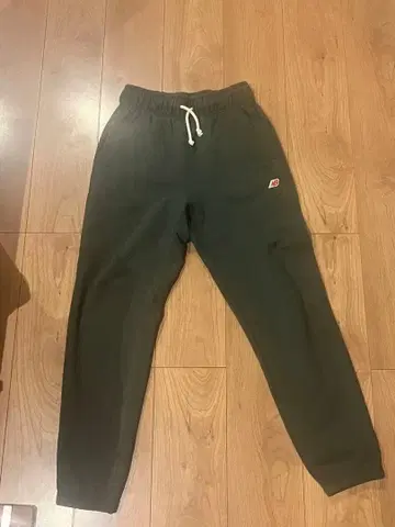 New Balance 다크 그린 조거 팬츠