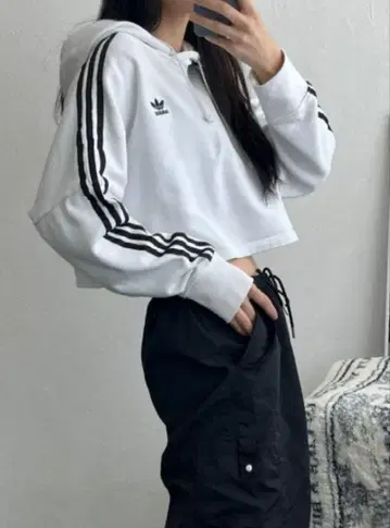 새상품급 아디다스 오리지널스 크롭 후드티 숏 기장