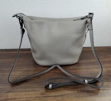 천연 가죽 그레이 숄더백 지퍼 포함