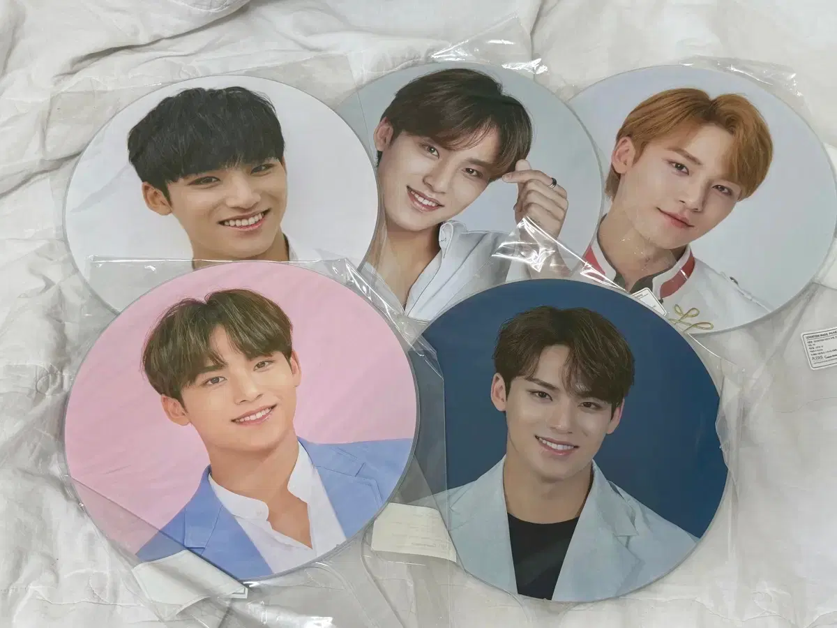 Seventeen svt mingyu official wuchiwa image picket fan