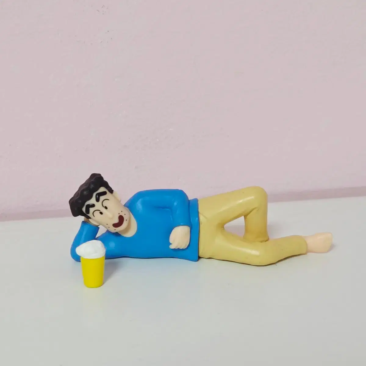 Crayon Shin-chan Harmonious Family Vol. 2 Gacha _ Shin Hyung-man and Beer