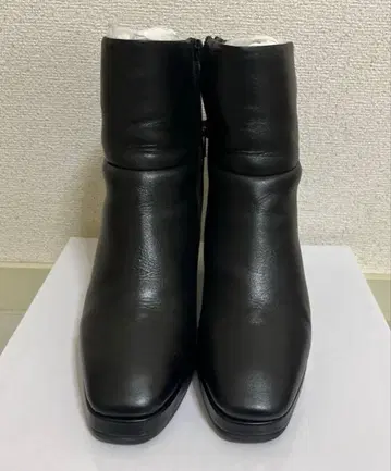 알파 큐빅 블랙 가죽 숏부츠