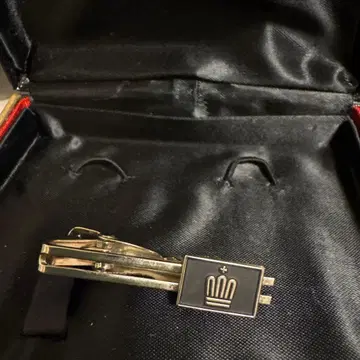 실버 메탈 넥타이핀 로고