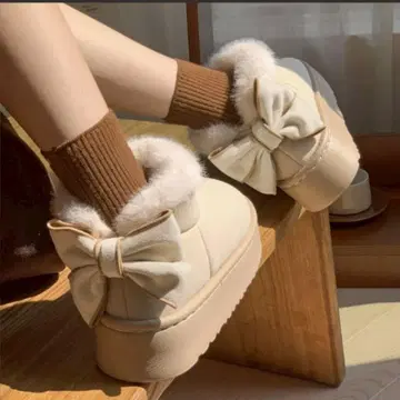 리본 퍼 통굽 숏 기장 어그 부츠 걸리시 24cm 아이보리