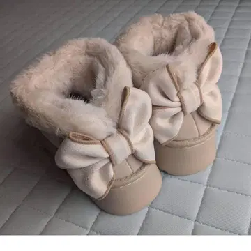 리본 퍼 통굽 숏 기장 어그 부츠 걸리시 24cm 아이보리