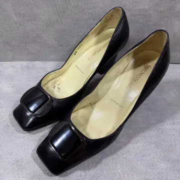 BRUNOMAGLI 블랙 가죽 스퀘어토 펌프스 버클 22.5