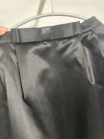 블랙 플레어 스커트 리본 포함 무릎 기장 드레스 라보