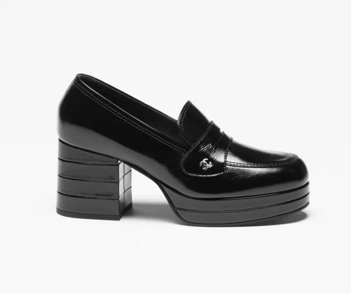 Chanel Authentic 24FW Shinee Calfskin Black Loafer Heels 35