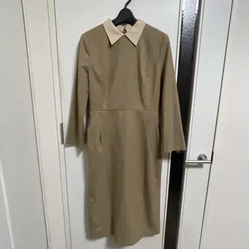 CELFORD 카라 부착 원피스