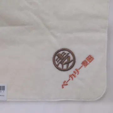 시어머니와 딸의 블루스 자수 로고 핸드 타월