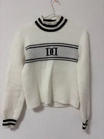 다리치 DD 컴팩트 니트 상의