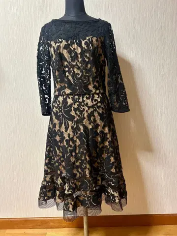 엘레강트한 꽃무늬 자수 파티 드레스 블랙 사이즈 6 L