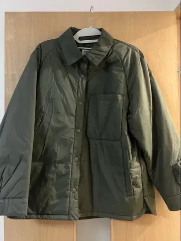 유니클로 안야 힌드마치 퍼프 테크 셔츠 자켓 M