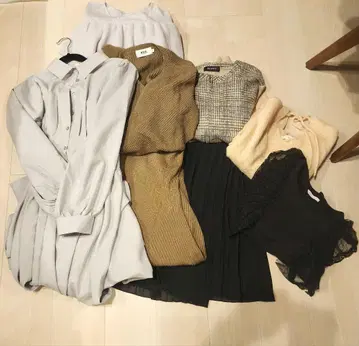 여성용 의류 묶음 판매 가방 포함 M 사이즈 정도